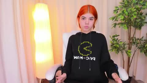 Maddy Please help me with your thumbs up its important online show from 02-19-25, 07:17