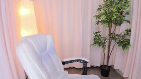 Maddy Please help me with your thumbs up its important online show from 02-20-25, 10:05