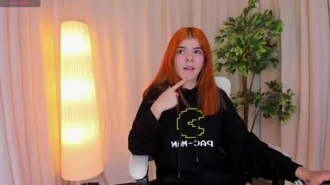 Maddy Please help me with your thumbs up its important online show from 02-26-25, 04:25