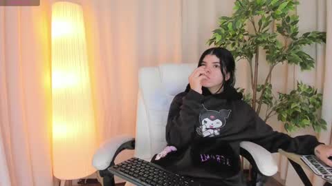 Maddy Please help me with your thumbs up its important online show from 03-06-25, 10:20