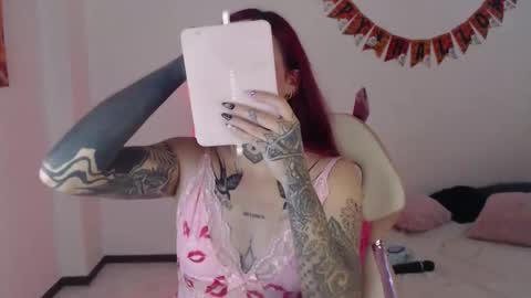 Snapshot of maddy_vicius19 chatting on 10-19-25, 08:42 maddy_vicius19 online show from 10-19-25, 08:42