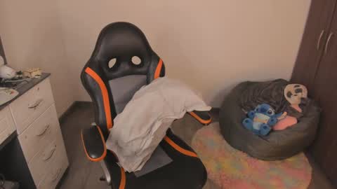 madelaine_taylor online show from 09-30-25, 05:51