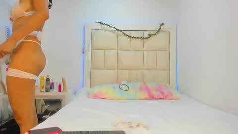 madeline_js online show from 10-13-25, 04:45