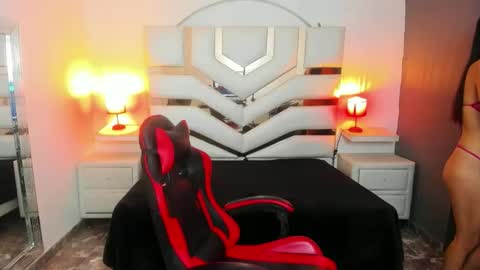 Madison Carzon online show from 11-19-25, 02:00