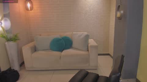 Maddi Collins online show from 10-21-25, 02:01