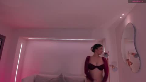 Maddi Collins online show from 10-28-25, 07:16