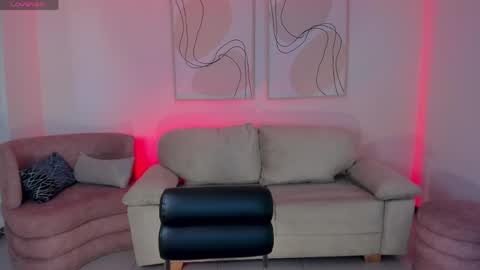 Maddi Collins online show from 04-07-26, 11:32