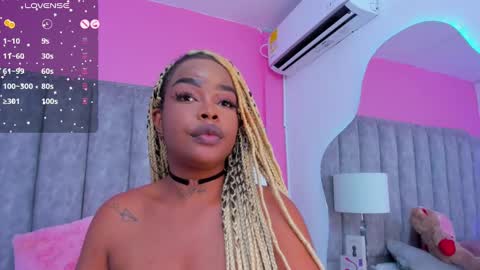Snapshot of madissonlopez chatting on 01-01-25, 10:54 Madisson Lopez online show from 01-01-25, 10:54