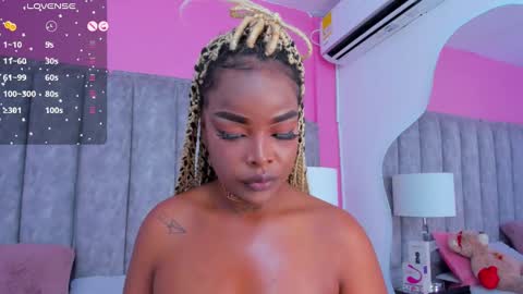 Snapshot of madissonlopez chatting on 01-01-25, 11:18 Madisson Lopez online show from 01-01-25, 11:18