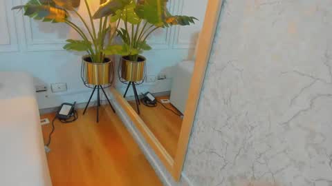 Snapshot of madissonmoore5 chatting on 09-10-25, 12:16 madissonmoore5 online show from 09-10-25, 12:16