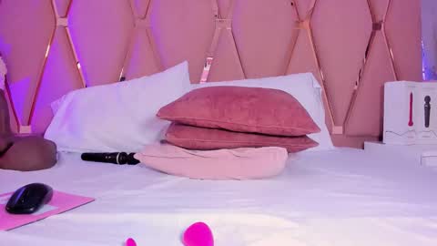 Mady James online show from 12-05-25, 02:25