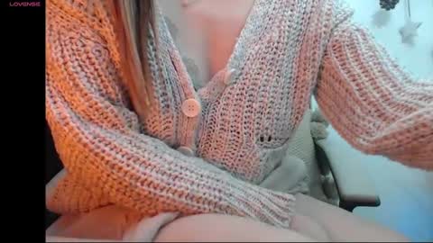 Snapshot of madyqueen chatting on 02-12-25, 06:09 Mara online show from 02-12-25, 06:09