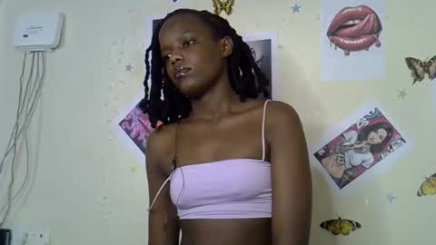 Snapshot of maee_y chatting on 12-14-25, 03:28 Maee online show from 12-14-25, 03:28