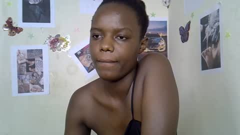 Snapshot of maee_y chatting on 12-19-25, 04:14 Maee online show from 12-19-25, 04:14