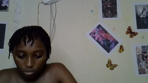 Snapshot of maee_y chatting on 01-12-26, 10:42 Maee online show from 01-12-26, 10:42