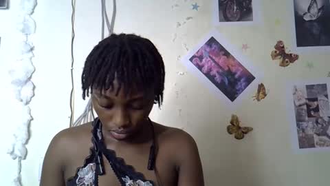 Snapshot of maee_y chatting on 01-13-26, 12:05 Maee online show from 01-13-26, 12:05