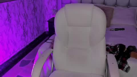 Mae online show from 03-04-25, 03:22