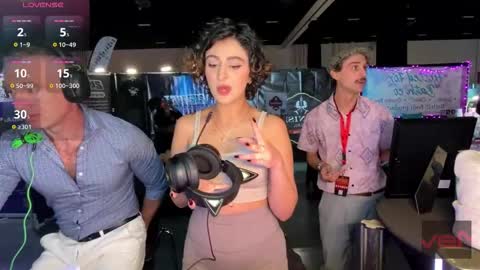 Snapshot of maevemads chatting on 11-08-25, 02:01 Meaves online show from 11-08-25, 02:01