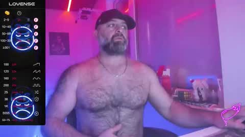 Snapshot of magabear chatting on 01-09-26, 10:18 Magabear online show from 01-09-26, 10:18