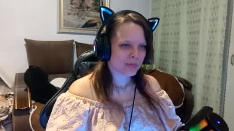 Nicole online show from 11-18-25, 04:22