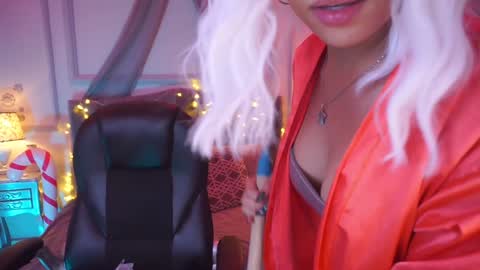 Snapshot of maggietime chatting on 12-06-24, 12:02   online show from 12-06-24, 12:02