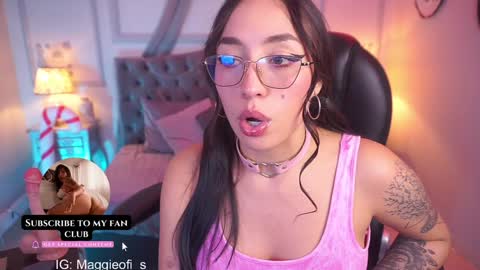 Snapshot of maggietime chatting on 12-10-24, 12:50   online show from 12-10-24, 12:50