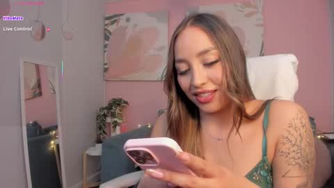 Snapshot of maggietime chatting on 12-22-25, 04:26 online show from 12-22-25, 04:26