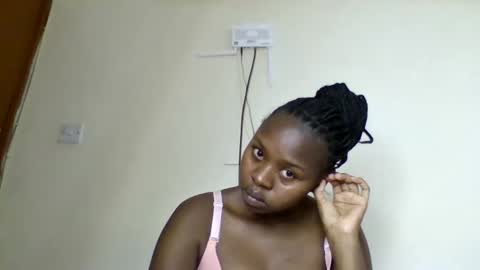 Snapshot of magic_bliss chatting on 11-30-25, 02:43 Bliss online show from 11-30-25, 02:43