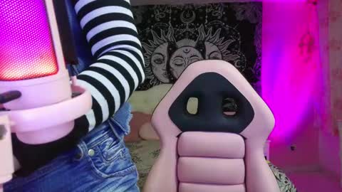 Claire online show from 03-12-25, 01:47