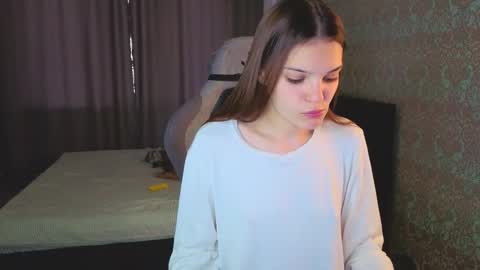 Snapshot of magic_shy chatting on 09-30-25, 01:32 Merry online show from 09-30-25, 01:32