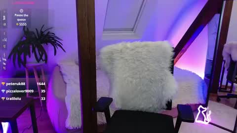 Zooey online show from 12-16-24, 09:41