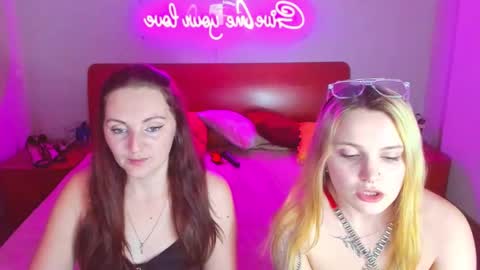 Lili and Bella online show from 02-18-25, 10:38