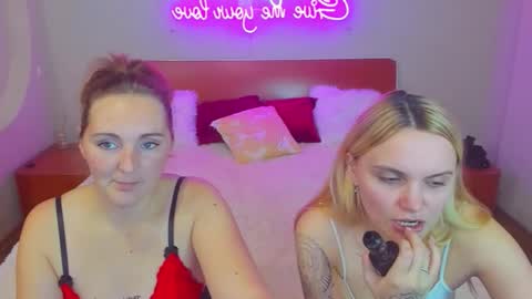 Lili and Bella online show from 12-19-25, 07:10