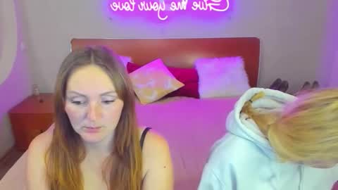 Lili and Bella online show from 01-18-26, 06:44