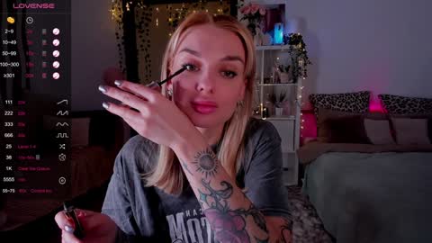 Snapshot of magiclovexo chatting on 01-06-25, 05:08 MagicLove online show from 01-06-25, 05:08