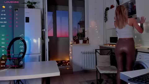 Snapshot of magiclovexo chatting on 02-05-25, 11:44 MagicLove online show from 02-05-25, 11:44