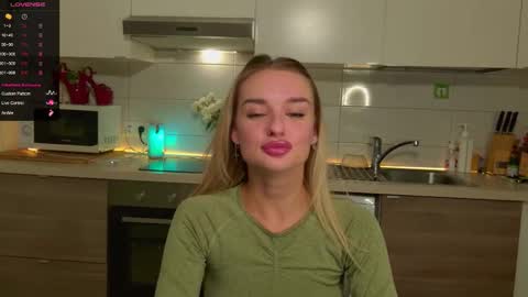 Snapshot of magiclovexo chatting on 09-11-25, 01:49 MagicLove online show from 09-11-25, 01:49