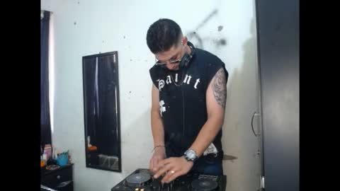 Snapshot of magico_9809 chatting on 11-24-25, 07:57 BRAYAN online show from 11-24-25, 07:57