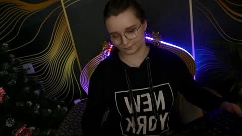 Snapshot of magicpeachhs chatting on 01-17-25, 05:08 Emily online show from 01-17-25, 05:08