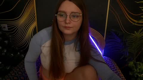 Snapshot of magicpeachhs chatting on 01-20-25, 01:32 Emily online show from 01-20-25, 01:32