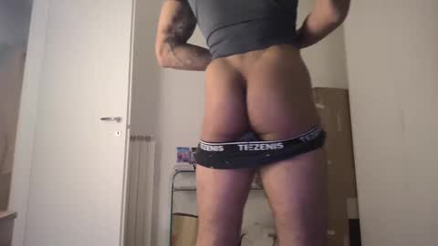 Snapshot of magicsempai chatting on 02-11-25, 01:09 Magicsempai online show from 02-11-25, 01:09