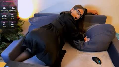 Jade online show from 10-24-25, 01:24