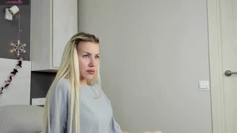 Sasha online show from 11-28-25, 01:03