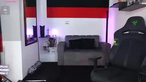 Snapshot of magnus_savage chatting on 09-17-25, 03:46 If you want me to use the Lovense please let me know  --    online show from 09-17-25, 03:46