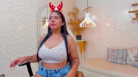 Snapshot of mai_bigboobs chatting on 12-01-25, 11:48 Mai Bigboobs online show from 12-01-25, 11:48