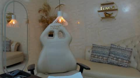 Snapshot of mai_bigboobs chatting on 12-14-25, 11:37 Mai Bigboobs online show from 12-14-25, 11:37