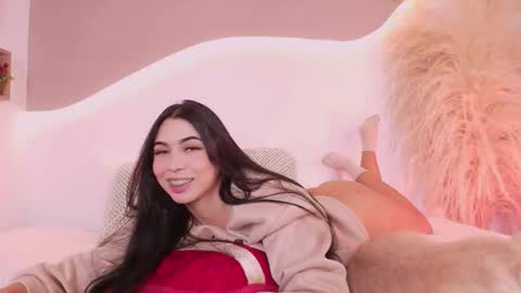 MAIA  LIA  online show from 12-20-25, 01:12