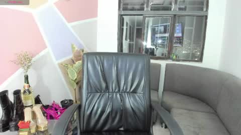 Snapshot of maiaconnor chatting on 06-25-26, 02:55 online show from 06-25-26, 02:55