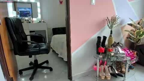 Snapshot of maiaconnor chatting on 07-09-26, 10:03 online show from 07-09-26, 10:03