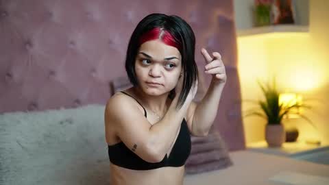  Maia  online show from 12-15-25, 09:41